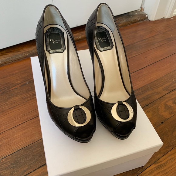 Pumps - Picture 1 of 6